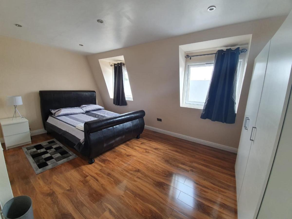 London Modern 4 Bedroom Apartment Exterior photo