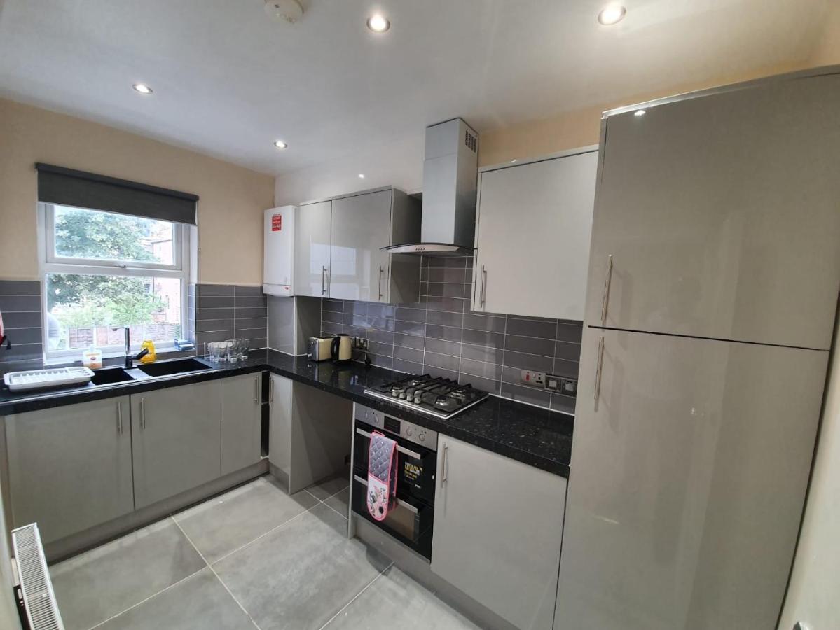 London Modern 4 Bedroom Apartment Exterior photo