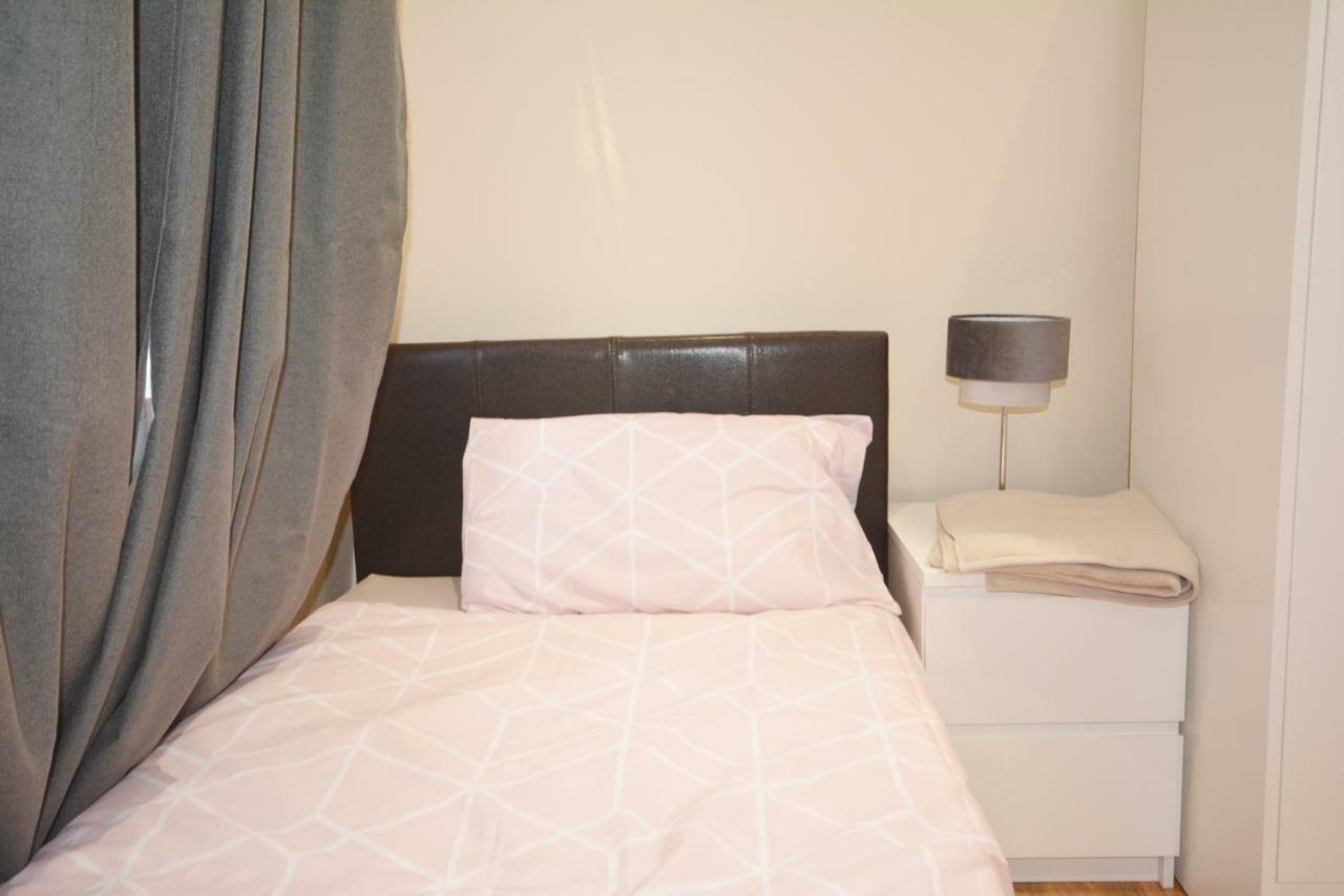 London Modern 4 Bedroom Apartment Exterior photo