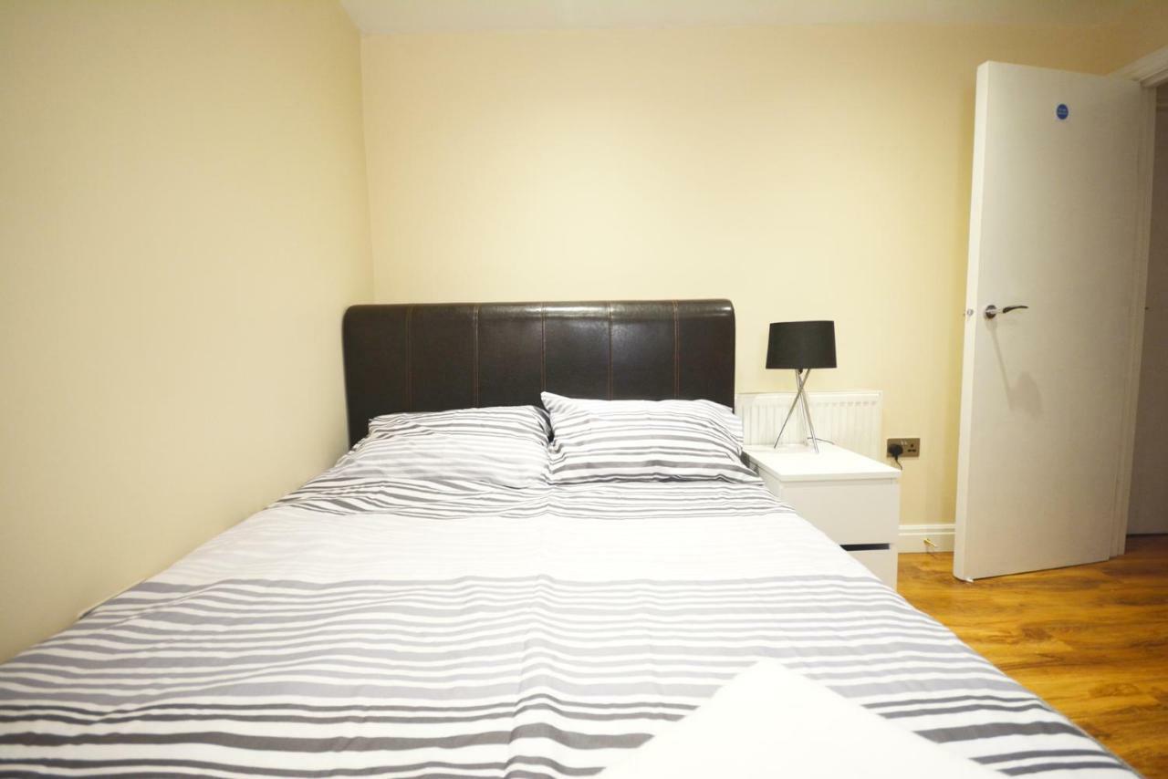 London Modern 4 Bedroom Apartment Exterior photo