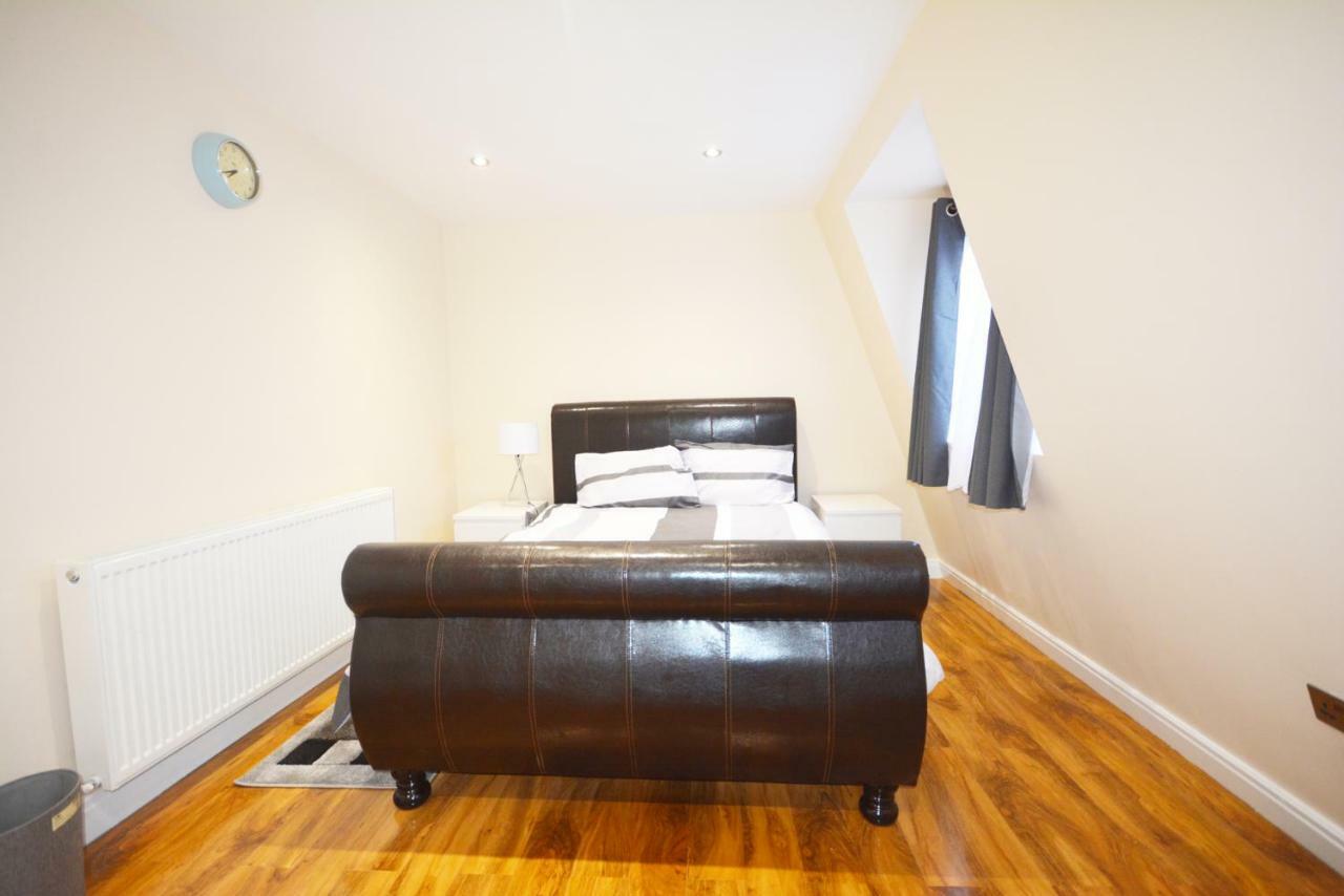 London Modern 4 Bedroom Apartment Exterior photo