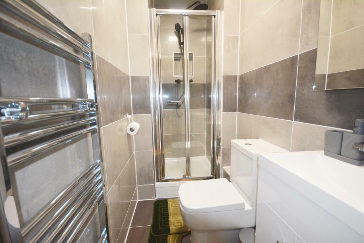 London Modern 4 Bedroom Apartment Exterior photo