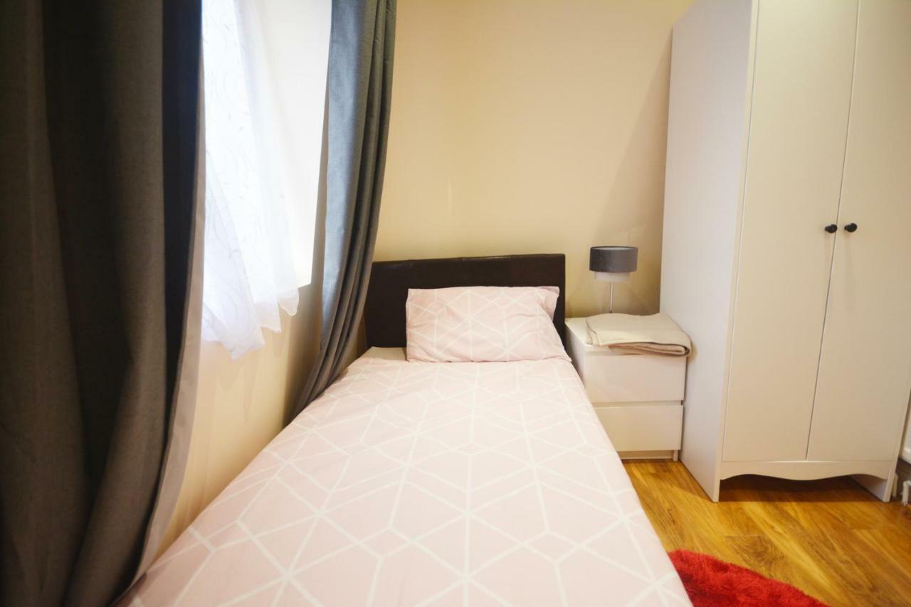London Modern 4 Bedroom Apartment Exterior photo